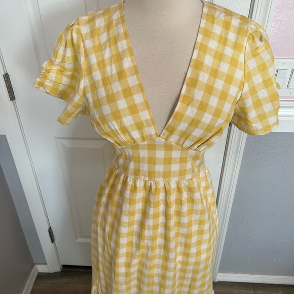 NYC V-NECK TIERED PUFF SLEEVE MAXI DRESS IN MUSTARD CHECK L - Picture 9 of 10
